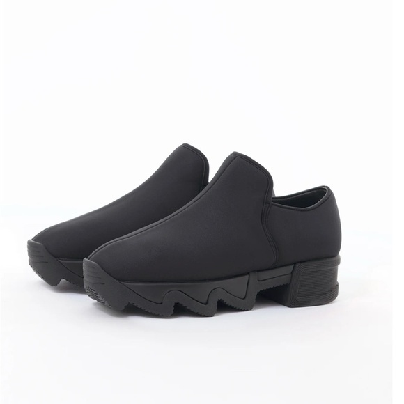 iRi WES I Womens size 8 Black Low Top Sneaker - Picture 6 of 8